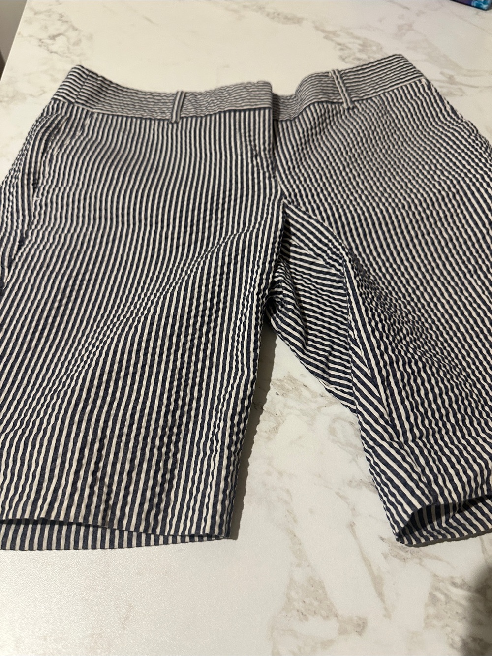 Ann Taylor Navy and White Striped seersucker Shorts; SZ 4P; EUC